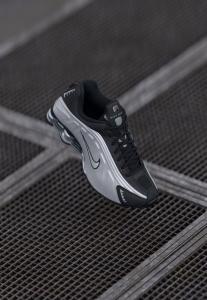 Кроссовки Nike Sportswear SHOX R4 UNISEX, Metallic Silver-Coloured/Black/Flat Silver-Coloured/Silver-Coloured