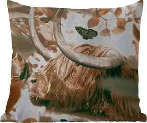 Подушка для улицы - Шотландский высокогорный скот - Бабочка - Листья - 60 x 60 см - Водонепроницаемая - Подушка для отдыха - Декоративная - Подушка для сна MuchoWow