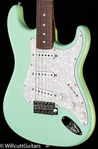 Fender ограниченная серия Cory Wong Stratocaster с грифом из розового дерева, цвет Surf Green (150)