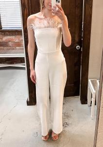 Комбинезон с трубчатым верхом и перьями в белом цвете Blue B