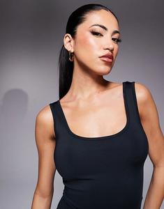 Слегка укороченный тренировочный топ с круглым вырезом черного цвета ASOS 4505