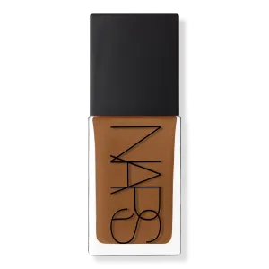 Усовершенствованная тональная основа для ухода за кожей, отражающая свет. NARS, Iguaçu (D3 - deep with neutral undertones, and an olive tone)