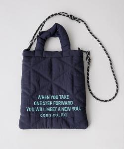 Стеганая сумка через плечо с вышитым логотипом и геометрическим узором, двусторонняя.