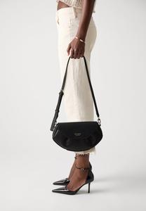 Сумка кросс-боди Guess AMORETTE FLAP , Black