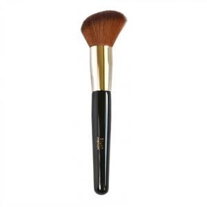 Классическая кисть для румян INTER-VION