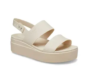 Сандалии Crocs Brooklyn Low Wedge Sandal - женские, натуральные