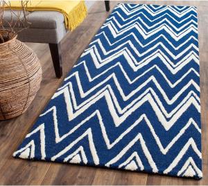 Ковер-дорожка SAFAVIEH, 77 x 183 см, Cambridge Collection, Navy & Ivory, ручной работы, шеврон из шерсти, идеален для помещений с высокой проходимостью в гостиной, спальне (CAM711M)