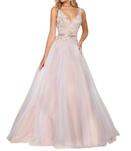 Фит-энд-флэр бальное платье с кружевом и бисерной аппликацией в цвете айвори/нуд Mac Duggal, слоновая кость