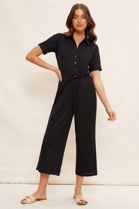 Трикотажный комбинезон с короткими рукавами застежкой на пуговицы и широкими штанинами Friends Like These, черный