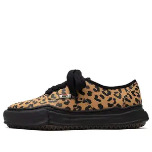 Кроссовки baker og sole leopard canvas low-top sneaker Maison Mihara Yasuhiro, коричневый