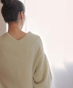 Вязаный свитер с V-образным вырезом и пушистым мехом Suite, цвет Lime Yellow [050]