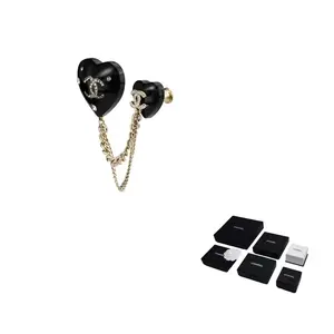 CHANEL Брошь из смолы и металла Women's Black
