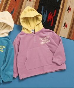 Флисовая парка с капюшоном, подобранная по цвету.