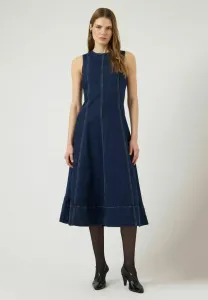 Ястов был одет в джинсы. Yas, Medium Blue Denim