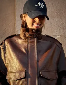 Темно-синяя кепка с вышивкой Bershka