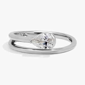 Кольцо с бриллиантом грушевидной огранки из белого золота 14 карат (3/5 карата, двойной цвет) Blue Nile