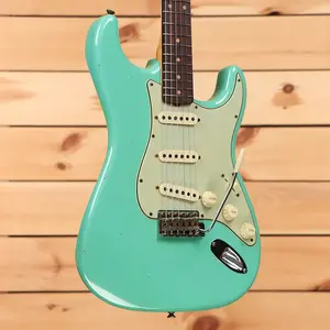 Fender Custom Shop 1959 Stratocaster Journeyman Relic - супервыцветший состаренный Sea Foam Green - CZ582131 - обработано на PLEK