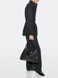 Наплечная сумка среднего размера из плетеной кожи Massimo Dutti, black
