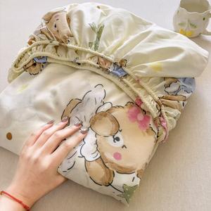 Disney Простыня на резинке 90х200 см, для матраса толщиной 5-25 см, цвет Strawberry Bear