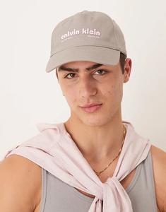 Кепка Calvin Klein Jeans с графическим принтом серо-розового цвета