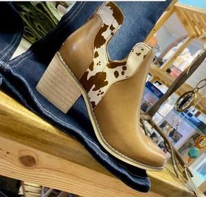 Женские ботильоны Pierre Dumas с вырезами, массивный каблук, заостренный носок, стиль вестерн, на липучке, Beige Cow