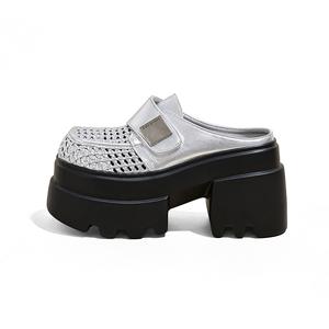 Закрытые тапочки для женщин A poinsettia princess, серебро