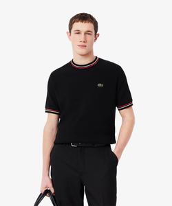 Вязаный на ощупь, идеально сочетающийся по цвету трикотаж высокой плотности с короткими рукавами.