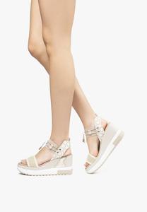 Босоножки на танкетке NeroGiardini, цвет latte