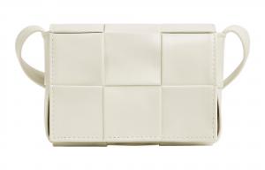 Сумка через плечо CASSETTE миниатюрная мужская из вощёной кожи белая Bottega Veneta