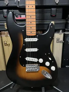 Fender Squire 40-летний юбилейный винтажный Stratocaster, 2000-е - двухцветный санберст