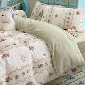 Disney Комплект постельного белья, 150x200 см, 3 предмета, двусторонний молочный вельвет, мягкий, теплый, цвет K Flower Strawberry Rabbit