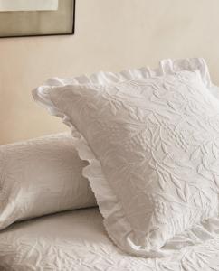 Чехол на подушку с рюшами Zara Home, белый