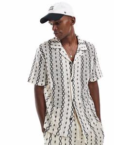 Вязаная крючком рубашка с воротником-стойкой River Island цвета экрю