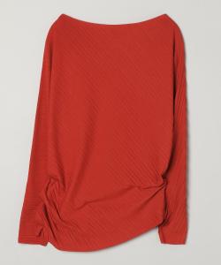 Футболка с длинными рукавами и косыми складками