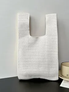 Выберите один из 2 видов вязаных сумок для женщин.