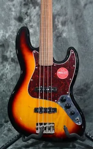 Бас-гитара Squier Classic Vibe '60s Jazz Fretless, 3-тональный солнечный оттенок, с доставкой в тот же день