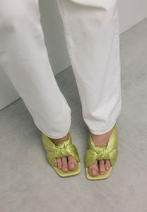 Мюли на каблуке MIT KNOTEN-DETAIL sacha, желтый