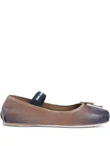 Балетки с эластичными ремешками и бантом MIU MIU, коричневый