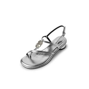 QUICHESHOES Женские сандалии на одной застежке серебристые, цвет Silver