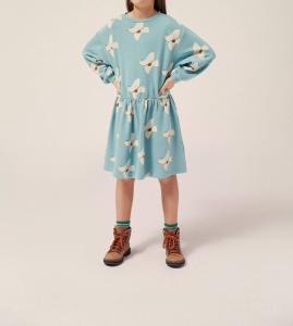 Голуби в светло-голубом платье The Campamento