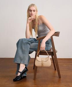 Сумка-хобо Agatha с цепочкой Charles & Keith, цвет Beige