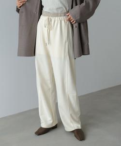 Спортивные штаны с изогнутым силуэтом