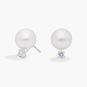 Классические серьги-гвоздики с культивированным жемчугом Акойя и бриллиантами из 18-каратного белого золота (8,0-8,5 мм) Blue Nile