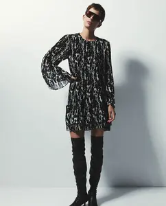 Короткое плиссированное платье Sfera, черный