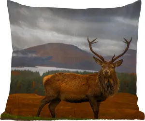 Подушка для улицы - Олень - Горы - Вода - Пейзаж - Животные - Деревья - 40x40 см - Устойчива к погодным условиям - Подушка для отдыха - Подушка - Для интерьера - Обивка с изображением MuchoWow