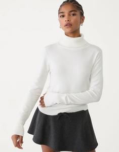 Трикотажный джемпер Stradivarius с высоким воротом цвета экрю