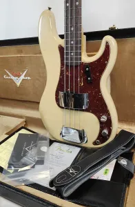 Fender Custom Shop 1966 Precision Bass Journeyman Relic, гриф из клена с рисунком Birdseye AAA, цвет Aged Desert Sand, с футляром HSC 2025
