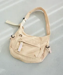 Сумка через плечо с подвеской, подчеркивающей фигуру Studio Clip, цвет Beige(55)