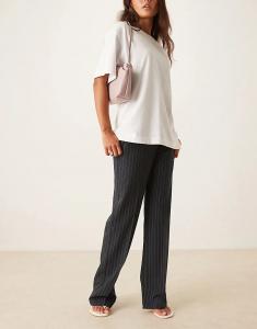 Узкие прямые брюки ASOS DESIGN с разрезами в тонкую темно-синюю полоску