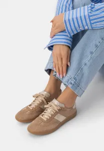 Тренеры Ryłko, Taupe